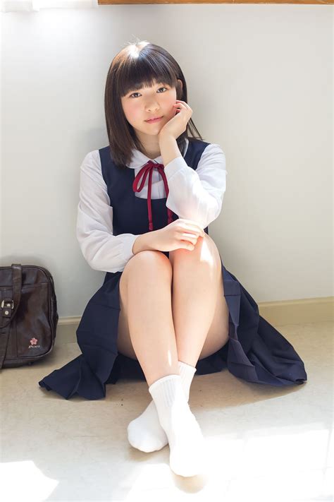 沢村りさ お嬢様制服美少女｜芸能アイドルモデル女優水着画像集