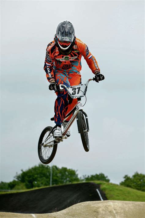 Jelle van gorkom from the netherlands song: Rammen en met je ellebogen wringen - NRC