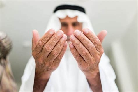 Hukum membaca doa qunut dalam shalat subuh. Bacaan Doa Qunut | Subuh, Nazilah, Witir | Arab dan Latin
