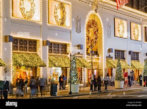 Nyc Christmas Window Lord And Taylor Hi Res Stock Photography And