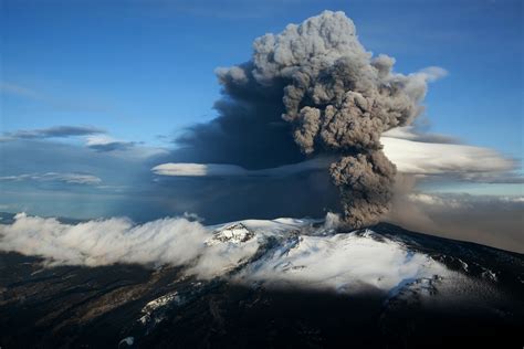 A Huge Volcano In Iceland May Be Getting Ready To Erupt Vox