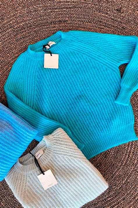 Bab.la non è responsabile per il loro contenuto. Vicolo Maglione azzurro acceso in maglia inglese - Calibro Shop