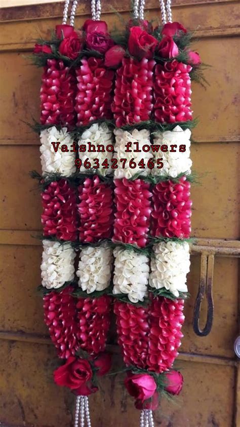No indian marriage is considered complete till the bride and groom exchange heavily weaved jaimala of flowers together. Wedding varmala | Flower garland wedding, Flower ...