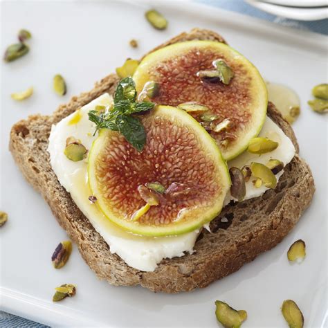 Fig Pistachio Goat Cheese And Honey Toast Bella Housewares In 2020