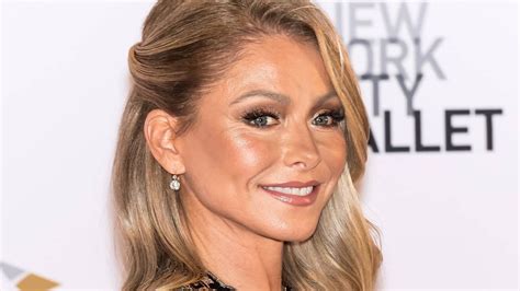 Kelly Ripa Showcases Tiny Waist In Skin Tight Outfit And Fans React Hello