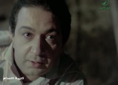 الأقارب توفي والده عن عمر 26 عامًا (كان عمر نور الشريف حينها عامًا واحدًا). صورة 10 من فيلم كتيبة الإعدام - نور الشريف - الدهليز ...