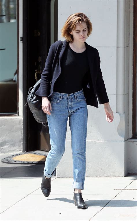 Emma watson caused a stir when she appeared at the premiere of harry potter and the deathly hallows with a pixie cut. Emma Watson in Jeans - Leaving Beauty Salon in Hollywood 4/12/2016 • CelebMafia