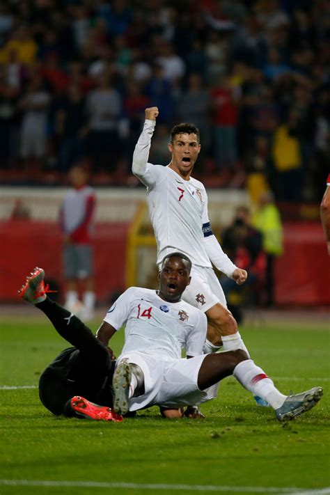 Последние твиты от portugal (@selecaoportugal). Португалия взе успеха в Сърбия в шоу - Световен футбол ...
