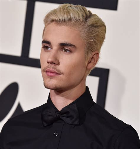 Justin Biebers Latest Shirtless Photo Has Us Fixated On
