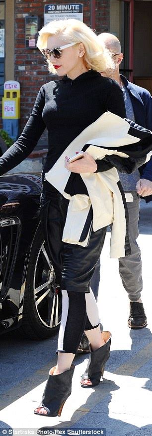 Gwen Stefani Wears Cream And Black To Head To Acupuncture Appointment