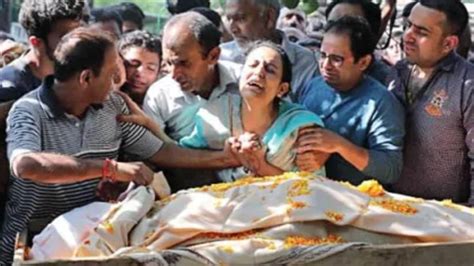 Kashmir कश्मीरी हिंदू पूर्ण कृष्ण की हत्या में लिप्त आतंकी की हुई पहचान सुराग देने पर