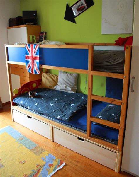 Ikea kura bed is a cool piece for kids' rooms, it's a bunk bed ideal for shared rooms, recommended for the kids of 6 years and older. Chaosfreies Kinder- und Jugendzimmer - IKEA Kura Hack ...