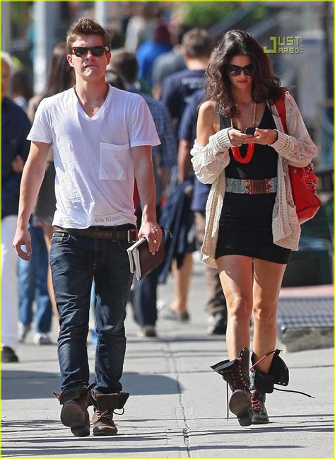 Xavier Samuel And Shermine Shahrivar Holding Hands Photo 2480184