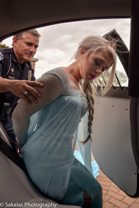 Arrestan A La Reina De Frozen Por Causar Una Ola De Frío