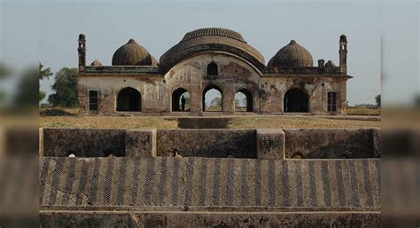 The Original Tomb Of Shah Jahans Wife Mumtaz Is Not In Agra But