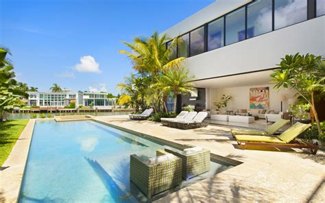 Modern Miami Beach House With Tropical Beauty In Florida Home Design