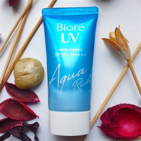 The watery essence and watery gel are tricky because their protection is not reliable enough to be summer sunscreens but they're too drying to be my when i was dealing with damaged skin the biore sunscreen started to kill my face and burn. Biore UV Aqua Rich Watery Essence - Karissa