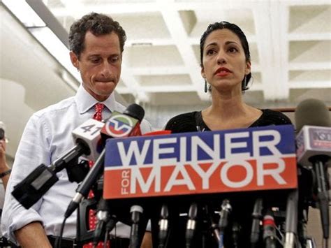 Weiner Stays In Nyc Race Despite Improper Messages