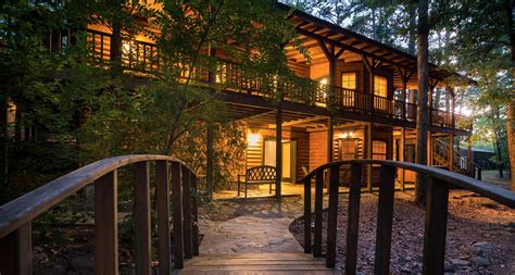 Situated in broken bow, this cabin is 1 mi (1.7 km) from hochatown state park and 2.5 mi (4 km) from beavers bend marina. Cabins In Broken Bow | Broken bow oklahoma cabins, Broken ...