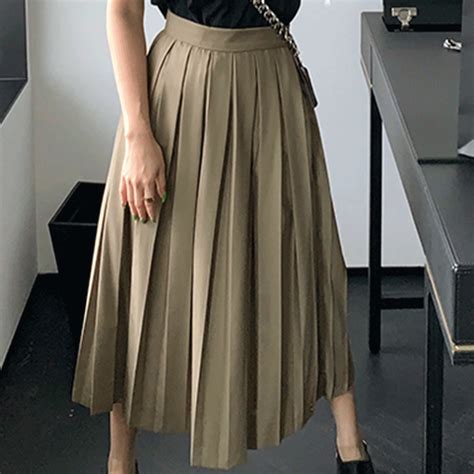 Style Review The Return Of Pleated Skirts