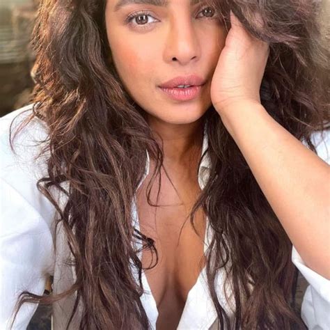 Priyanka Chopra Takes Time Out From Shooting Citadel To Post These Super Hot Selfies Flaunting