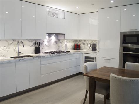 All of our european cabinets, including the white gloss, give you the option of having horizontal wall cabinets. Custom Kitchen Design - White high-gloss handle-less ...