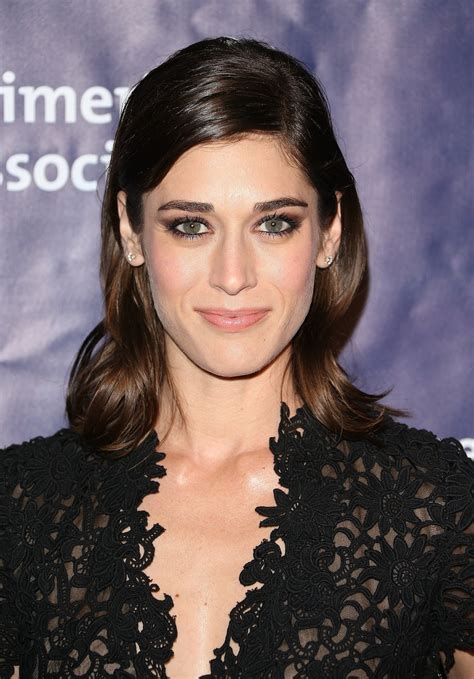 Lizzy Caplan Cameron And Leslie Prove Blondes Have A Ton Of Fun