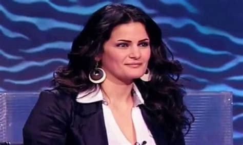 طرحت الفنانة سما المصري، أمس، أغنية مصوّرة جديدة عبر موقع يوتيوب تسخر فيها من الرئيس المصري محمد مرسي وتصريحاته المتتالية التي وصفتها بالمستفزّة، حيث تضمّنت الأغنية سخرية من حديثه عن الأصابع التي تعبث في الوطن، وإستغراقه بالنوم. تأجيل محاكمة سما المصري فى " التحريض على الفجور" لـ6 يونيو ...