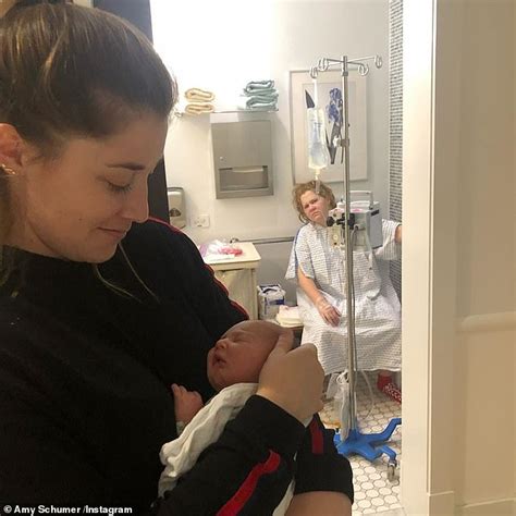 Amy Schumer Shares Candid Photo Of Her Using Breast Pump Daily Mail