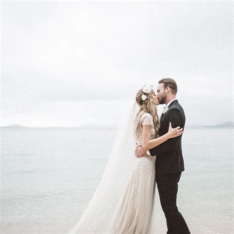 Beach wedding permits on the island of oahu are invalid until sept. Romantic Beach Wedding in Hawaii | Real Weddings | Oncewed.com