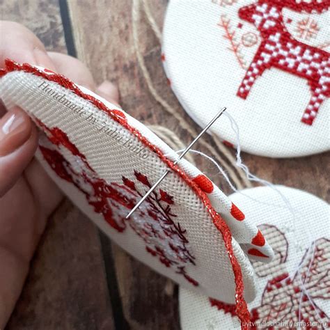 How To Make Stylish Pin Keeper Christmas Decorations With Embroidered
