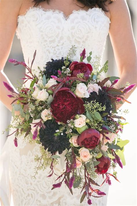 22 Smoking Hot Winter Wedding Bouquets You Cant Resist