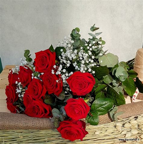 Rose rosse e bianche insieme significano unità: Mazzo di 12 rose rosse gambo lungo - Fiorista Roberto Di Guida