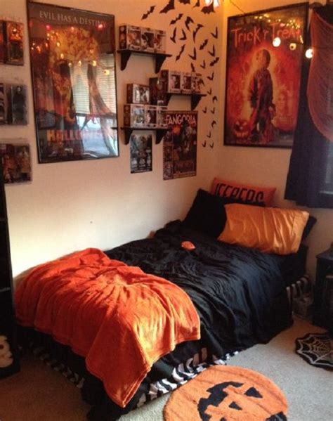 Here is my previous article of this challenge. 22 Halloween Bedroom Ideas - Cathy