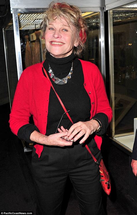 Julie Christie 71 Holds Onto Youthful Appearance And Glows While Out