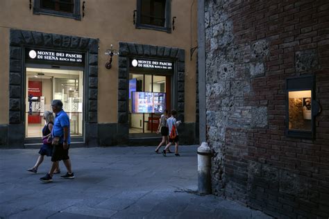 Monte Paschi Share Sale Set to Proceed as CEO Wins Investors - Bloomberg