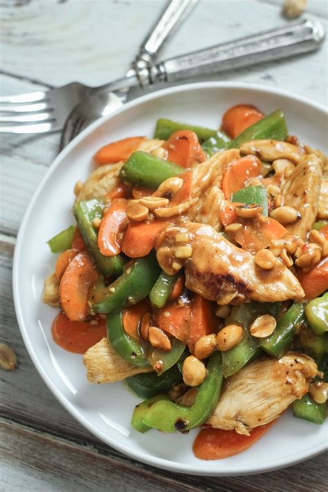 If you crave for some delicious and easy to make chinese food, then this dish is for you. 20-Minute Skinny Szechuan Chicken - The Wanderlust Kitchen