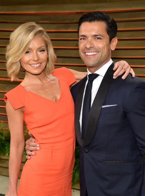 Kelly Ripas Husband Mark Consuelos Talks Joining His Wife As A Live Co Host Closer Weekly