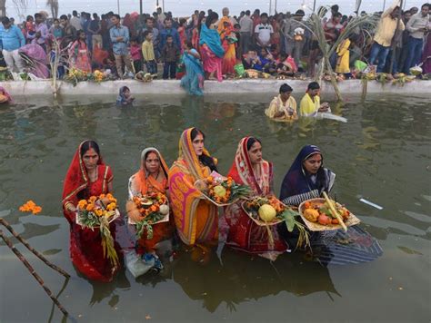 Devotees Worship The Sun In India