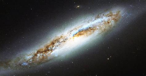 Space Photos of the Week: A Wonky Spiral Galaxy Has an ...