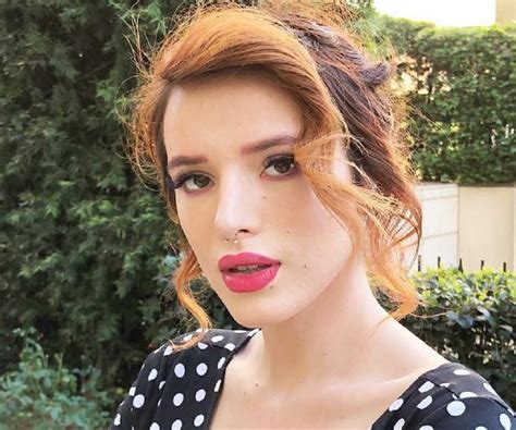 Bella Thorne Lesbian