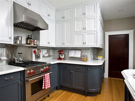 Two tone kitchen cabinets have become a trend that swept hundreds of homeowners off their feet. Two-Toned Kitchen Cabinets: Pictures, Options, Tips ...