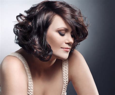 21 Stylish And Glamorous Curly Bob Hairstyle For Women