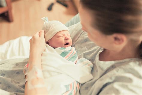 Husband Sneaks His Mom In Delivery Room As Wife Is Crowning