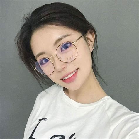 яυву∂αвυииу ♡ Ulzzang Glasses Korean Glasses Ulzzang Korean Girl Asian Girl Girl Short Hair