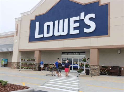 Shoppers Head To New Lowes At Trailwinds Village Villages