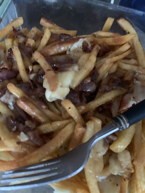 Easy Poutine French Fries Cheese And Gravy Recipe