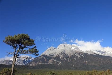 Jade Dragon Snow Mountain In Lijiang Yunnan Province China Stock
