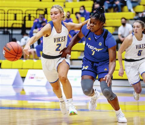 UVic Vikes Host Thunderbirds As Basketball Returns To CARSA Gym Victoria Times Colonist