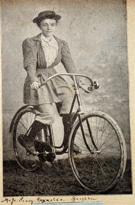 Writers In London In The 1890s 1890s Womens Fashion Cycling Outfit